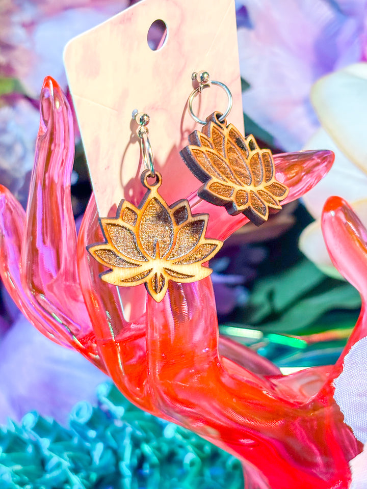 🌿 Down to Earth – Druid Bloom Earrings (Birch Wood)