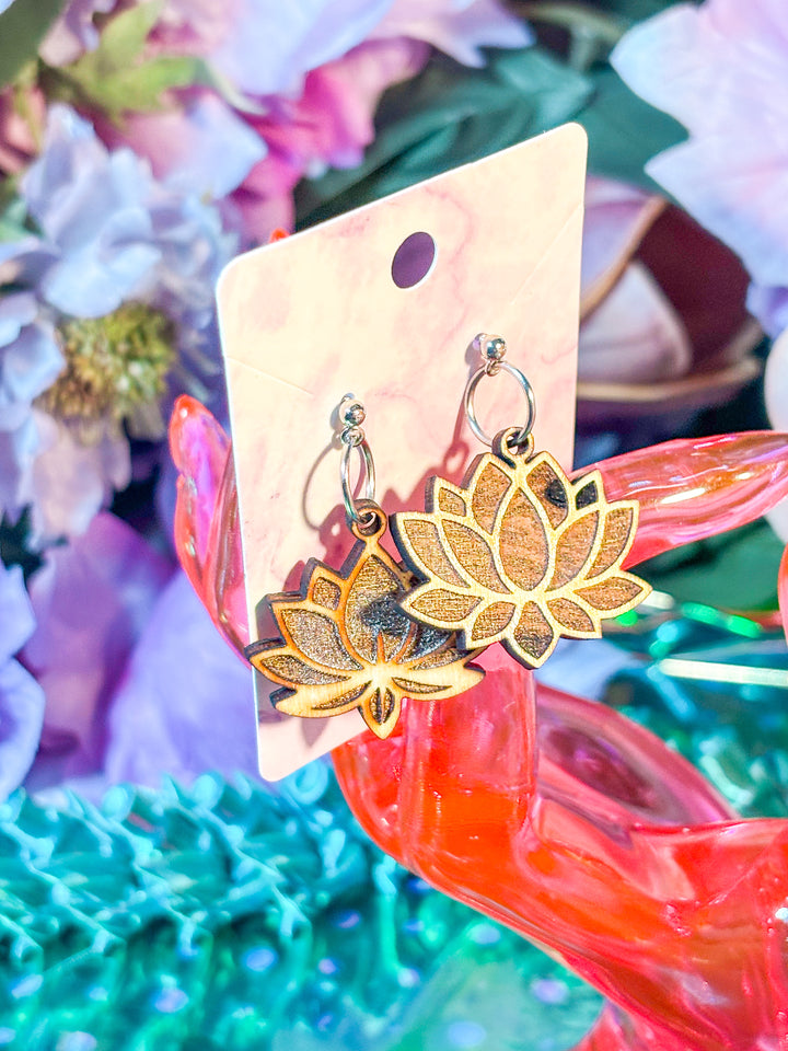 🌿 Down to Earth – Druid Bloom Earrings (Birch Wood)