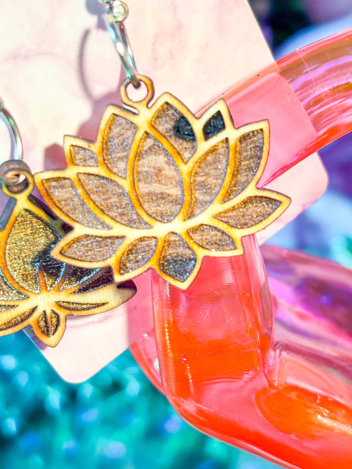 🌿 Down to Earth – Druid Bloom Earrings (Birch Wood)