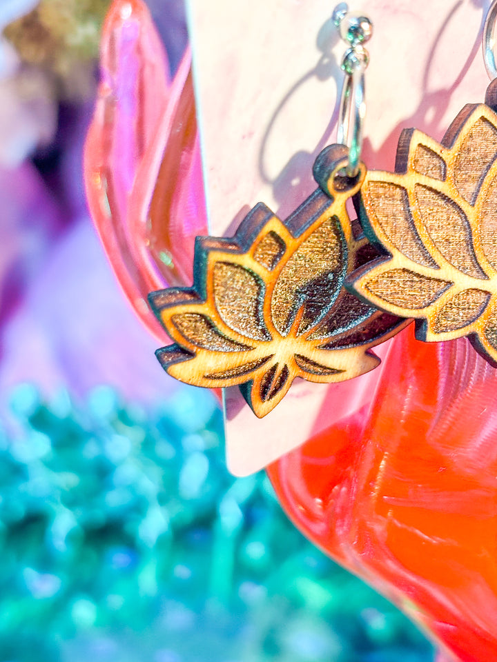 🌿 Down to Earth – Druid Bloom Earrings (Birch Wood)